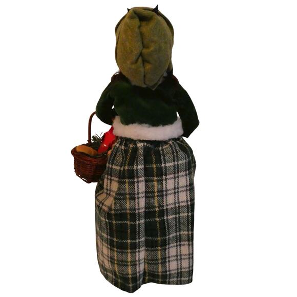 Byers' Choice Christmas Caroler Woman with Cardinals Bread Basket 13" Figurine - Picture 5 of 8